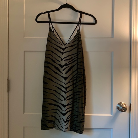 Urban Outfitters green tiger dress. Size S - Picture 3 of 5